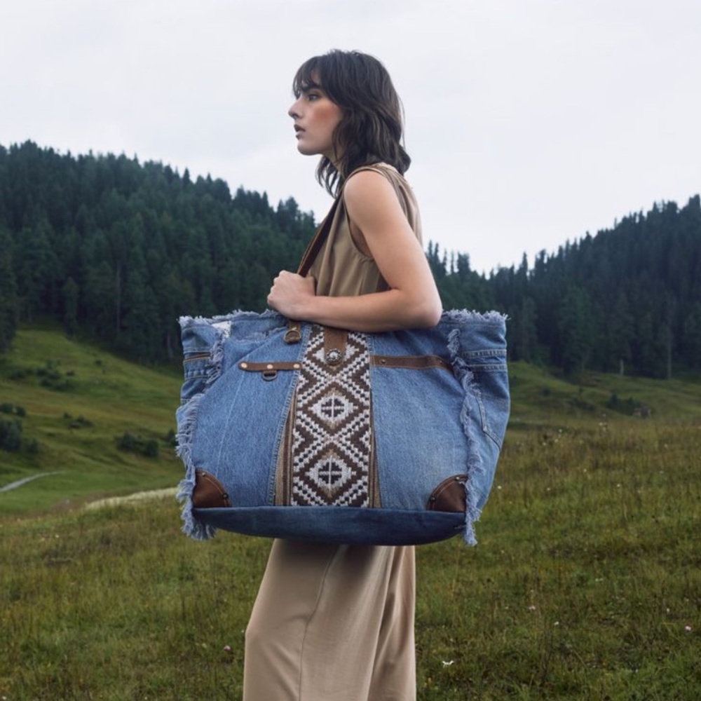 Sold!! Myra bag denim weekender!!! 🎉😍 Denim bags! New trend for 2024! 💝